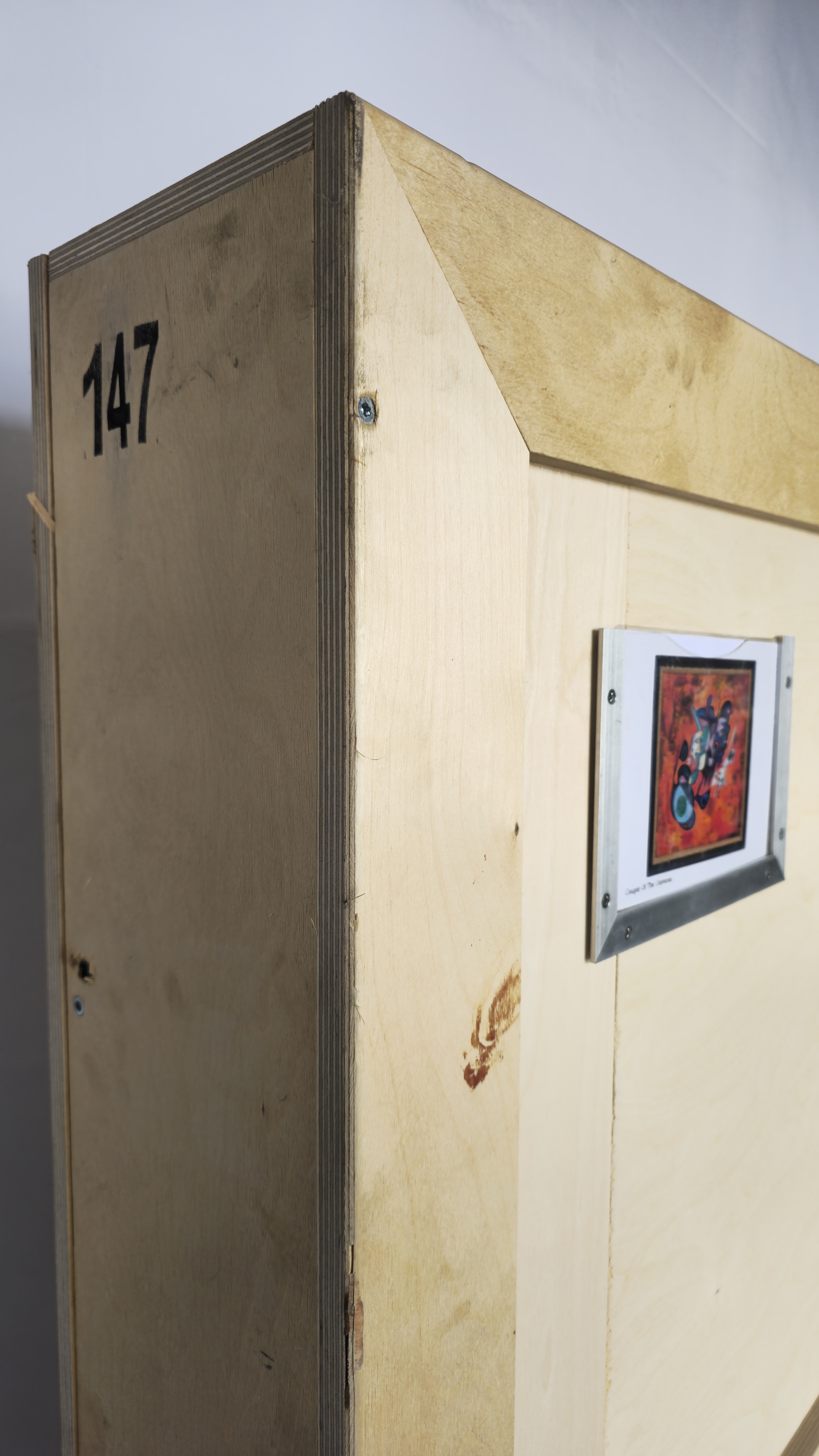 Marcas de identificación en la caja para La Pareja del Universo, 2006